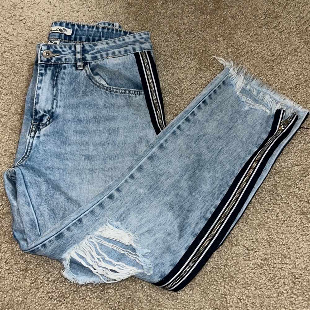 ripped mom jeans with side zipper detail